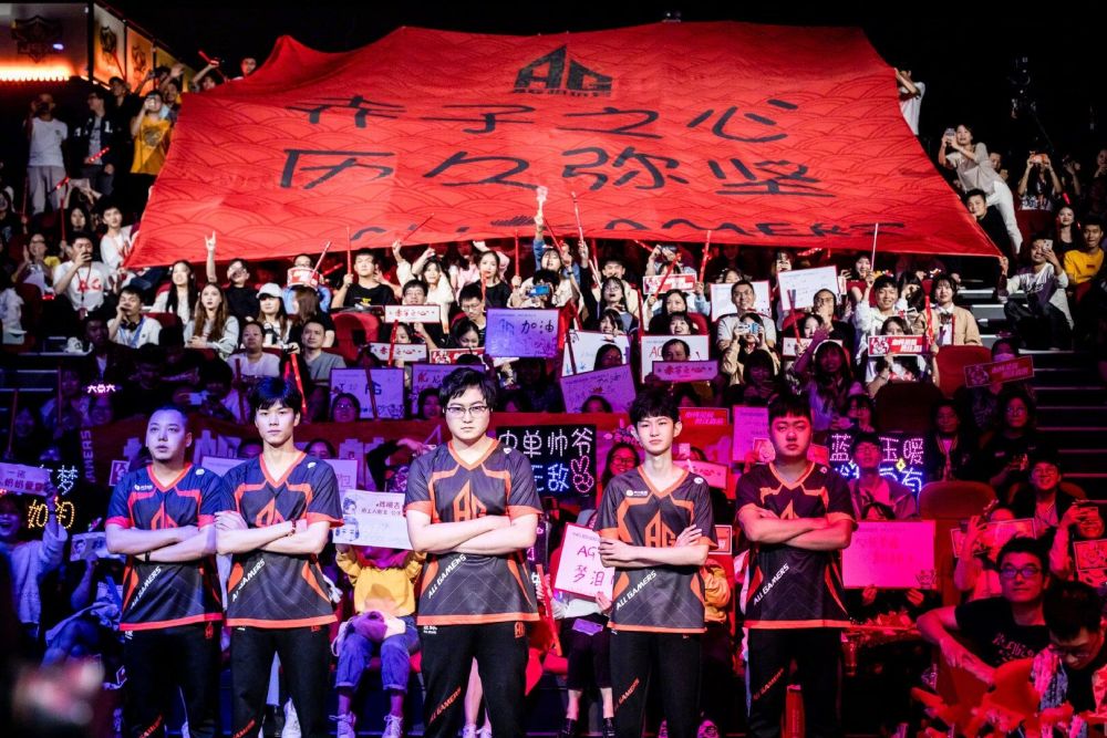 陷入更大的