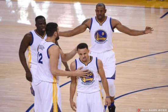 她赛场上的 她赛场上的