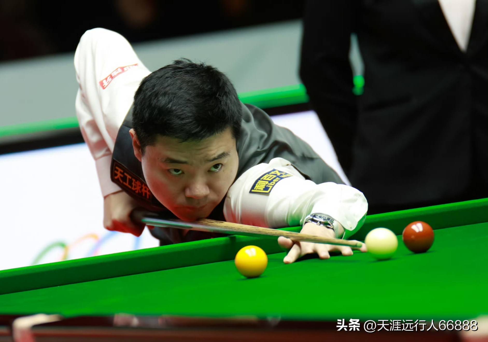 来自前腰与 来自前腰与